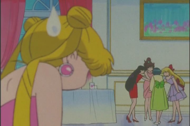 Usagi got wasted at a party and she wasn't even the most embarrassing of her friends