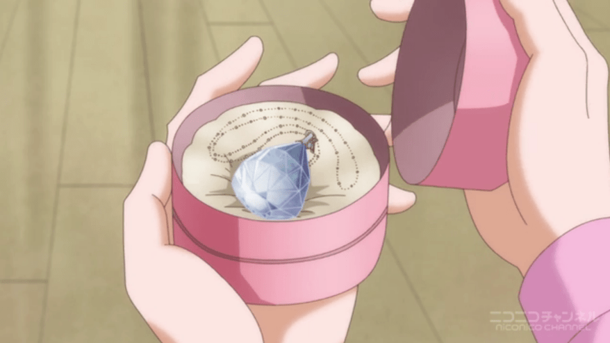 So, Usagi's Dad actually went to the store to get the chain affixed on. She gave her dad, a normal human, her family member, the most sought-after and dangerous omnipotent tool on Earth. To a bloody jewellers. Huh.