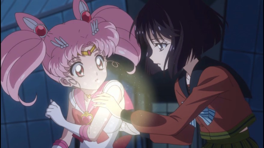 Hotaru heals Chibi-Moon